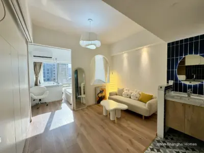 Thomson Center 1BR near Shangcheng Road apartment in Pudong, Shanghai - Photo 2 thumbnail