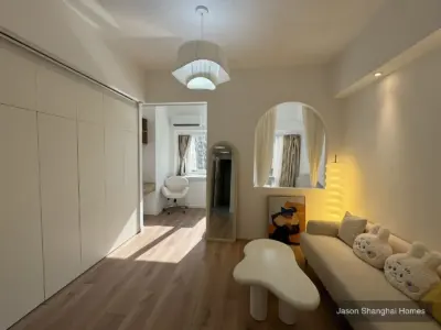 Thomson Center 1BR near Shangcheng Road apartment in Pudong, Shanghai - Photo 6 thumbnail