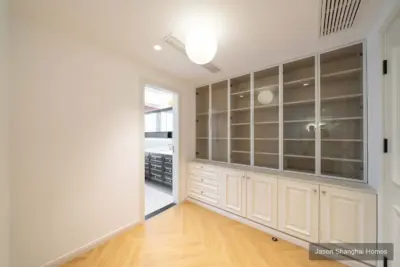 Xin'an Building 3BR with Two Suites and Radiator Heating apartment in Jing'an, Shanghai - Photo 17 thumbnail